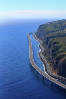 image: Île de La Réunion : l'incroyable route qui défie l'océan