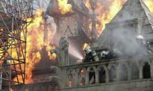 image: Notre-Dame in Flammen