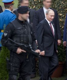 image: Poutine et les oligarques