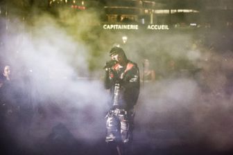 image: Aime Simone en concert à Cannes