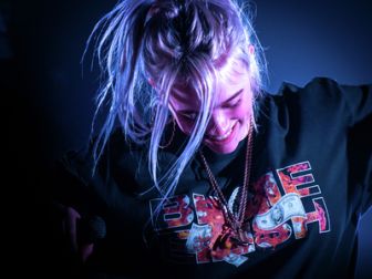 image: Billie Eilish, sa French Story