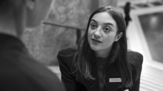 image: Deux personnes échangeant de la salive