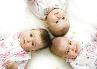 image: Jumeaux, triplés, quadruplés : mais comment font les parents ?