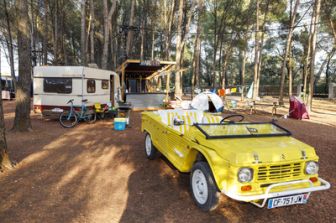 image: La grande soirée des tubes du camping à Montpellier