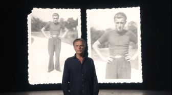 image: Le nom sur le mur