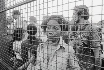 image: Sous la menace des Khmers rouges, la chute de l'ambassade de France