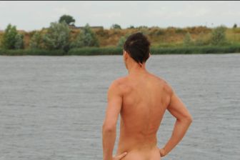 image: Tous nus et tous bronzés : la folie du naturisme