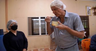 image: Une cuisine thaï patron