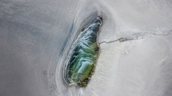 image: Une goutte d'eau sur un volcan